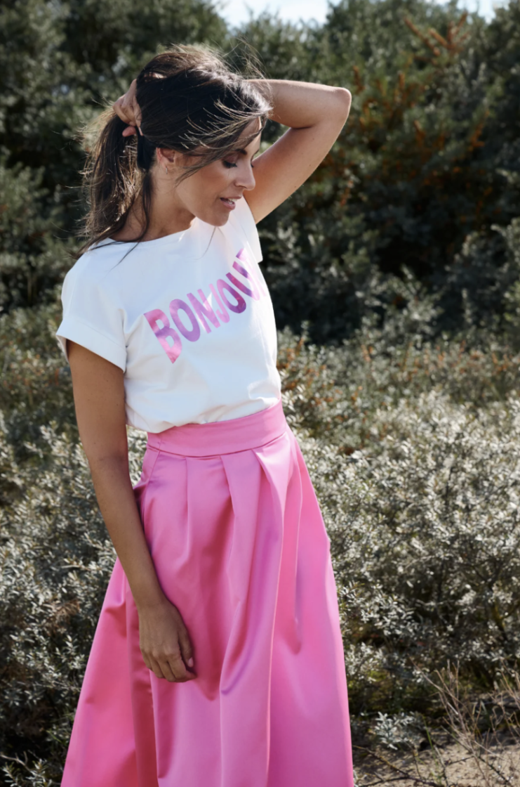 ecru/fuchsia