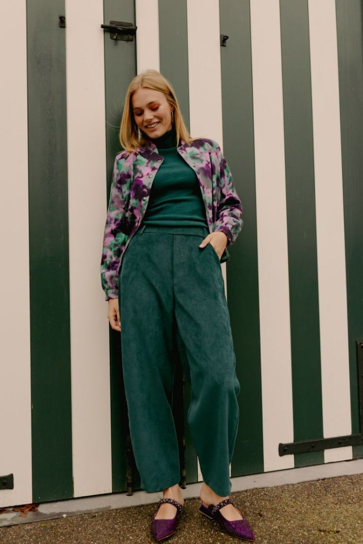 GREEN